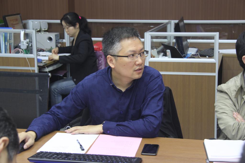 李彦主任主持会议